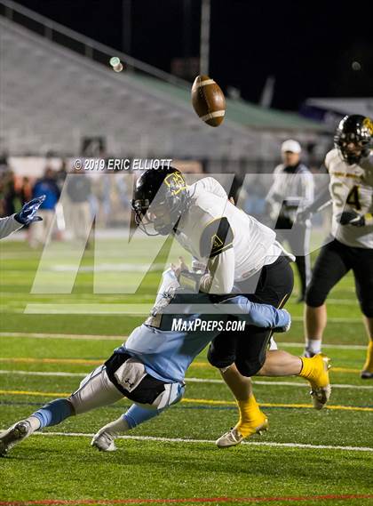 Thumbnail 1 in Thomas Jefferson vs. Dallas (PIAA 4A Championship) photogallery.