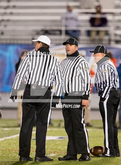 Thumbnail 3 in Thomas Jefferson vs. Dallas (PIAA 4A Championship) photogallery.