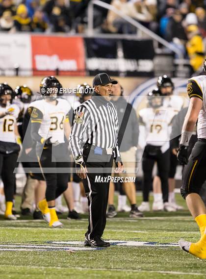 Thumbnail 3 in Thomas Jefferson vs. Dallas (PIAA 4A Championship) photogallery.