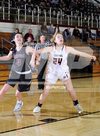 Thumbnail 2 in Benton v Cape Central (Rangerette Christmas Classic) photogallery.