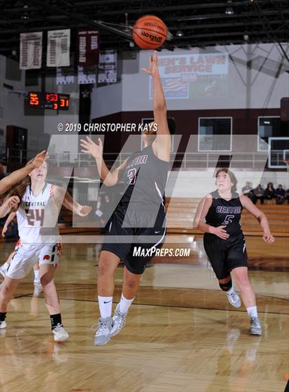 Thumbnail 2 in Benton v Cape Central (Rangerette Christmas Classic) photogallery.