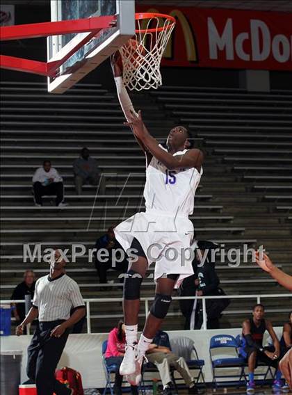 Thumbnail 1 in Warren vs Dawson (McDonald's Texas Invitational)  photogallery.