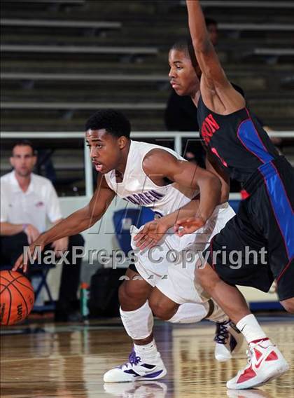 Thumbnail 2 in Warren vs Dawson (McDonald's Texas Invitational)  photogallery.