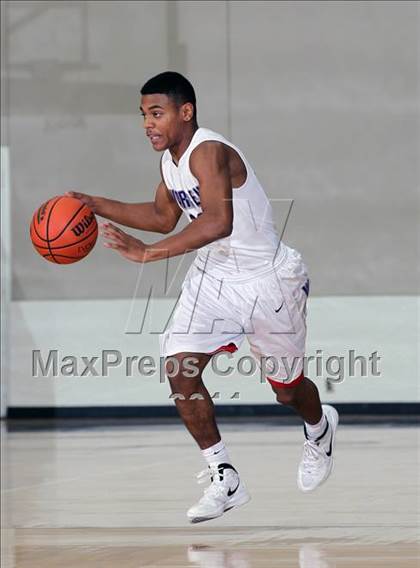 Thumbnail 2 in Warren vs Dawson (McDonald's Texas Invitational)  photogallery.
