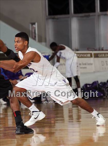 Thumbnail 2 in Warren vs Dawson (McDonald's Texas Invitational)  photogallery.