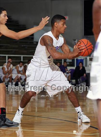 Thumbnail 3 in Warren vs Dawson (McDonald's Texas Invitational)  photogallery.