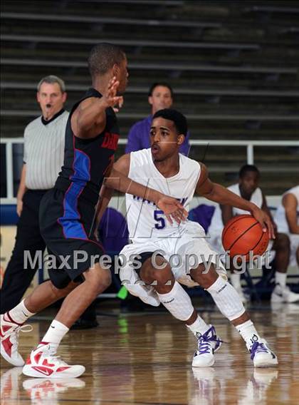 Thumbnail 1 in Warren vs Dawson (McDonald's Texas Invitational)  photogallery.