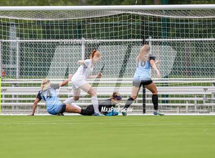 Thumbnail 3 in Notre Dame vs. Pleasant Hill (MSHSAA Class 2 Semifinal) photogallery.