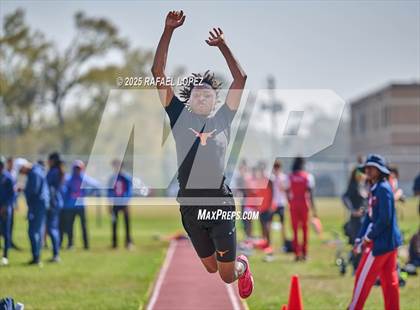 Thumbnail 1 in Panther Relays (Triple Jump) photogallery.