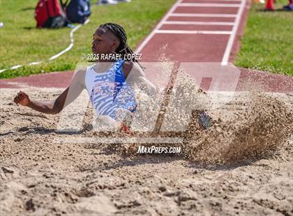 Thumbnail 3 in Panther Relays (Triple Jump) photogallery.