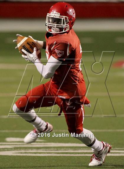 Thumbnail 3 in Baptist Prep vs. McGehee photogallery.