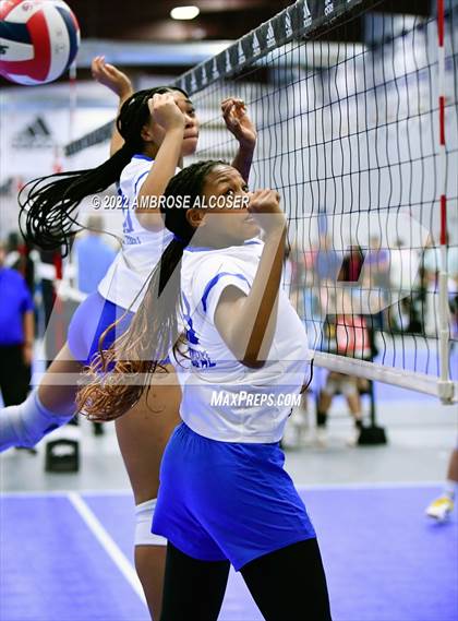 Thumbnail 2 in FBCHA vs. Episcopal (Houston Open Tournament) photogallery.