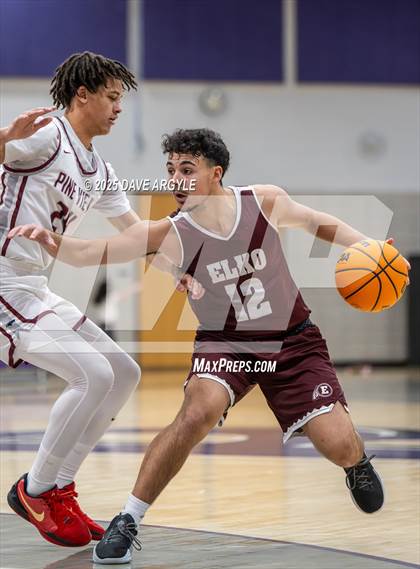 Thumbnail 3 in Pine View vs. Elko (Riverton Holiday Tournament) photogallery.