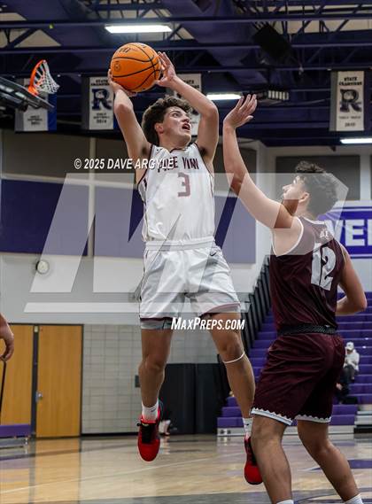 Thumbnail 1 in Pine View vs. Elko (Riverton Holiday Tournament) photogallery.