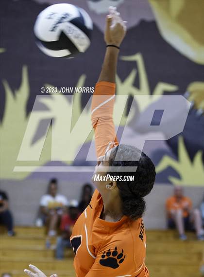 Thumbnail 3 in Fort Wayne Northrop @ Leo photogallery.
