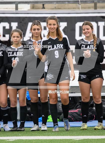 Thumbnail 2 in Lee vs Clark photogallery.