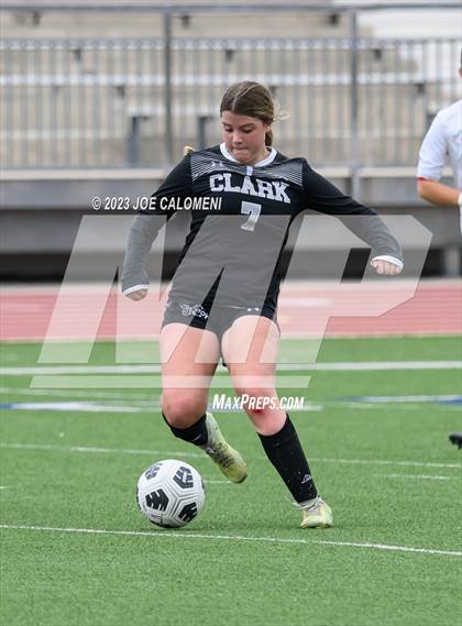 Thumbnail 2 in Lee vs Clark photogallery.