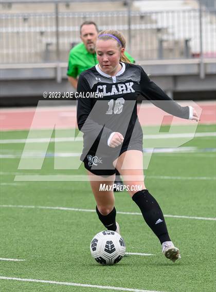 Thumbnail 3 in Lee vs Clark photogallery.