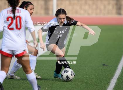 Thumbnail 3 in Lee vs Clark photogallery.