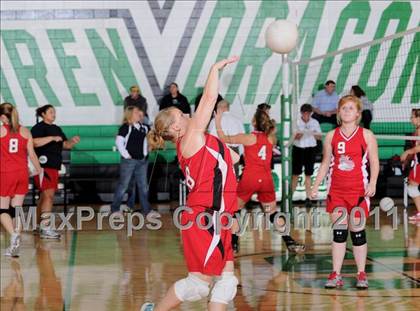 Thumbnail 1 in South Shore vs. Siren (WIAA D4 Regionals) photogallery.