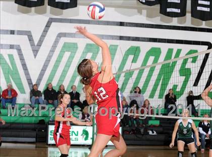 Thumbnail 3 in South Shore vs. Siren (WIAA D4 Regionals) photogallery.