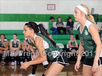 Thumbnail 1 in South Shore vs. Siren (WIAA D4 Regionals) photogallery.