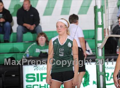 Thumbnail 3 in South Shore vs. Siren (WIAA D4 Regionals) photogallery.