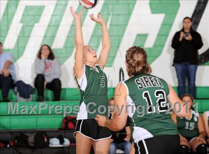 Thumbnail 1 in South Shore vs. Siren (WIAA D4 Regionals) photogallery.