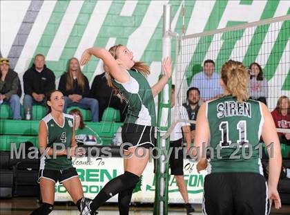 Thumbnail 2 in South Shore vs. Siren (WIAA D4 Regionals) photogallery.