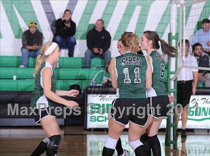 Thumbnail 1 in South Shore vs. Siren (WIAA D4 Regionals) photogallery.