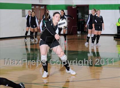 Thumbnail 2 in South Shore vs. Siren (WIAA D4 Regionals) photogallery.