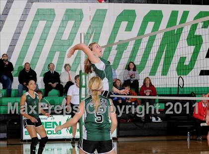 Thumbnail 1 in South Shore vs. Siren (WIAA D4 Regionals) photogallery.