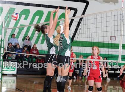 Thumbnail 3 in South Shore vs. Siren (WIAA D4 Regionals) photogallery.