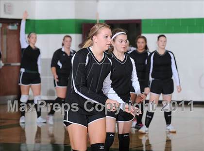 Thumbnail 2 in South Shore vs. Siren (WIAA D4 Regionals) photogallery.