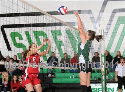 Thumbnail 1 in South Shore vs. Siren (WIAA D4 Regionals) photogallery.