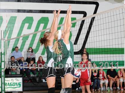 Thumbnail 2 in South Shore vs. Siren (WIAA D4 Regionals) photogallery.