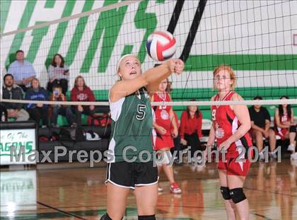 Thumbnail 1 in South Shore vs. Siren (WIAA D4 Regionals) photogallery.