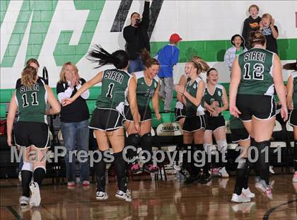 Thumbnail 3 in South Shore vs. Siren (WIAA D4 Regionals) photogallery.