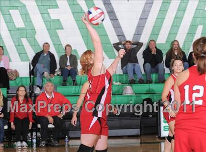 Thumbnail 3 in South Shore vs. Siren (WIAA D4 Regionals) photogallery.