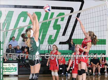 Thumbnail 3 in South Shore vs. Siren (WIAA D4 Regionals) photogallery.