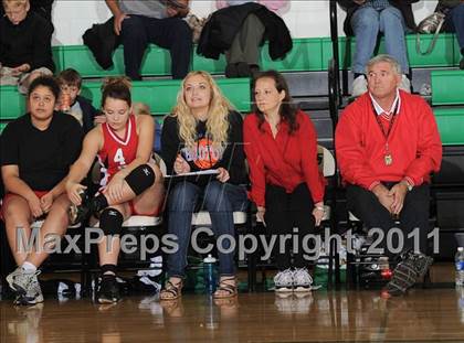 Thumbnail 2 in South Shore vs. Siren (WIAA D4 Regionals) photogallery.