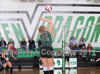 Thumbnail 1 in South Shore vs. Siren (WIAA D4 Regionals) photogallery.