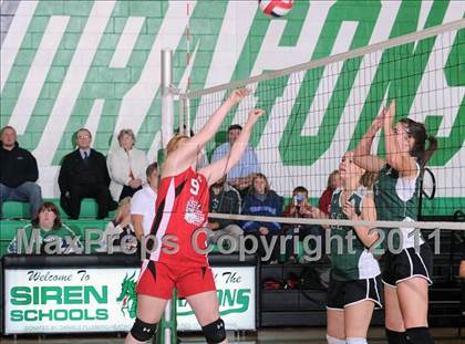 Thumbnail 2 in South Shore vs. Siren (WIAA D4 Regionals) photogallery.