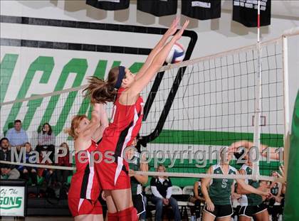 Thumbnail 3 in South Shore vs. Siren (WIAA D4 Regionals) photogallery.