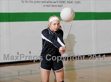 Thumbnail 1 in South Shore vs. Siren (WIAA D4 Regionals) photogallery.