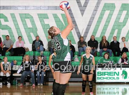 Thumbnail 2 in South Shore vs. Siren (WIAA D4 Regionals) photogallery.