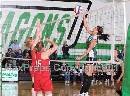 Thumbnail 2 in South Shore vs. Siren (WIAA D4 Regionals) photogallery.