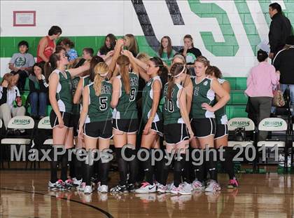 Thumbnail 3 in South Shore vs. Siren (WIAA D4 Regionals) photogallery.