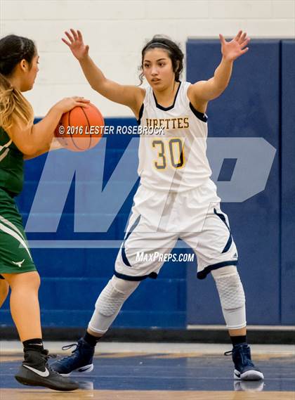 Thumbnail 3 in Pearsall vs Poth JV photogallery.