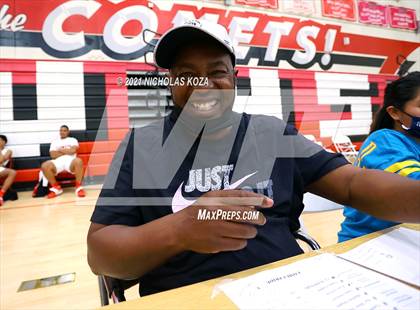 Thumbnail 2 in Ribet Academy vs. Westchester (CIF State D1 Regional Playoff) photogallery.
